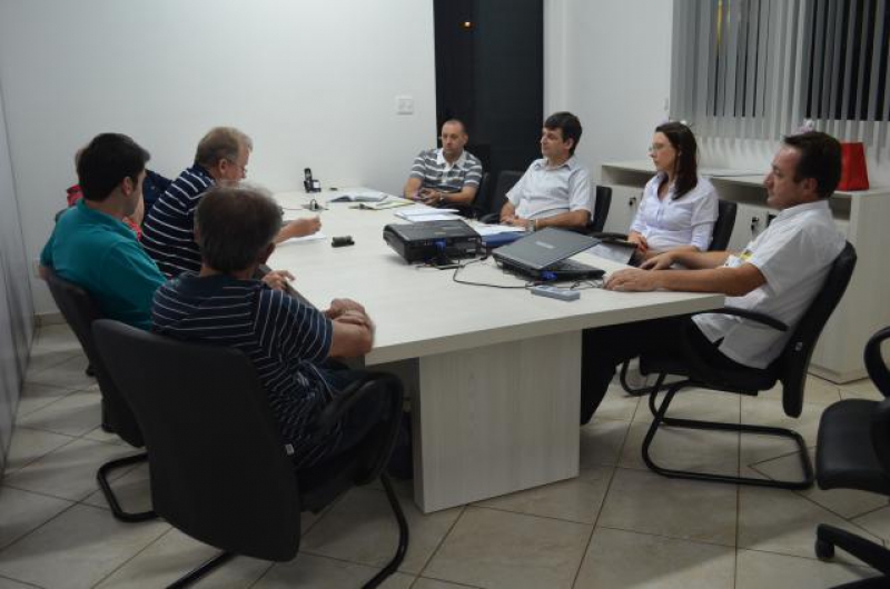 Conselho Diretor da ACISMO discute ações da entidade