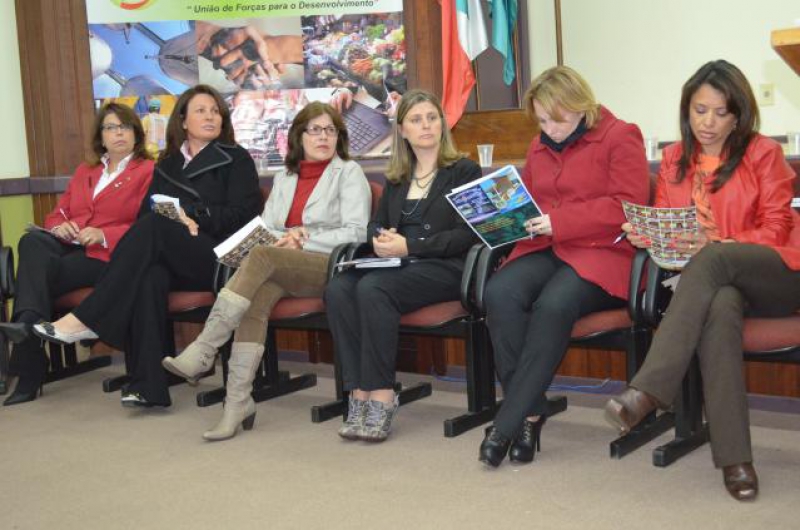 Painel Legislativo reúne candidatas a vereadoras do município