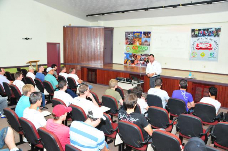 Núcleo de Automecânicas promove palestra