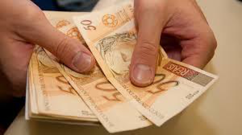 Inadimplência de pessoa física recua em 2013, informa Banco Central