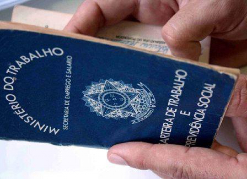 Desemprego recua para 4,3% em dezembro de 2013, diz IBGE