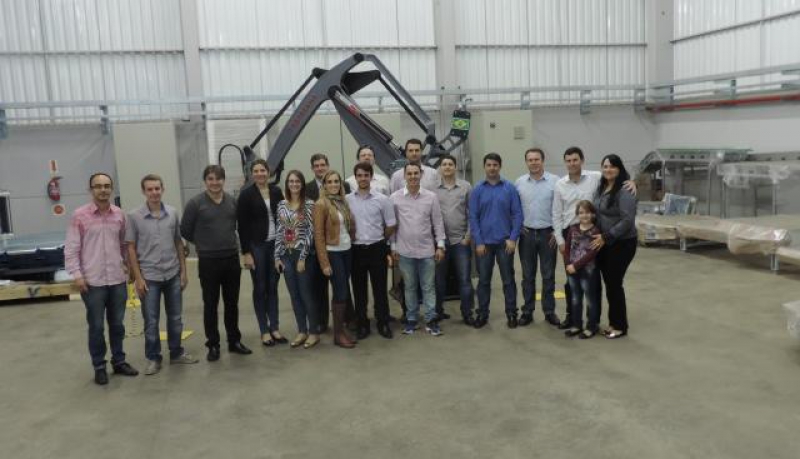 Jovens empreendedores realizam visita a Torfresma Industrial