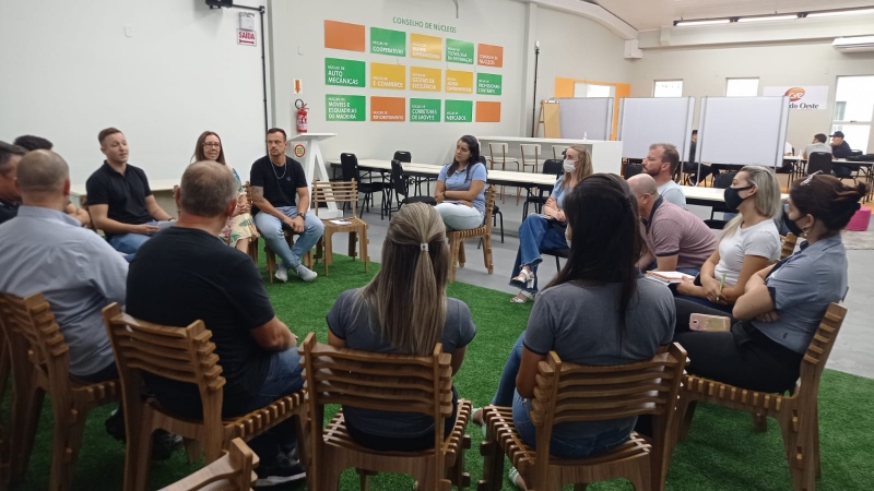 Entidades se reúnem para tratar sobre situação de imigrantes no município