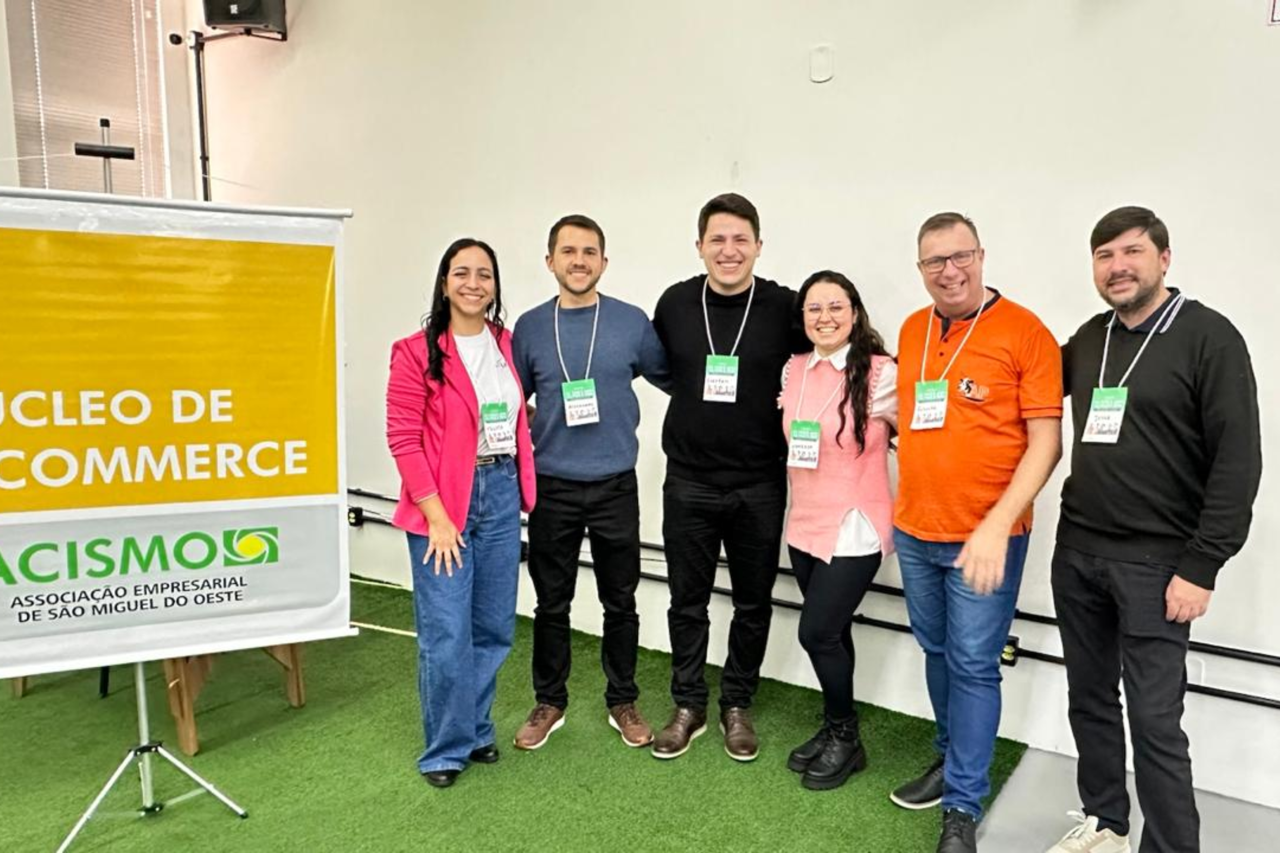 Aproximadamente 110 pessoas decidiram ser .com no 1º Workshop do E-commerce